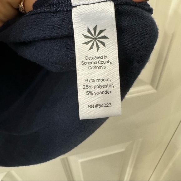 Athleta mock neck tunic sleeveless shirt - Picture 5 of 7